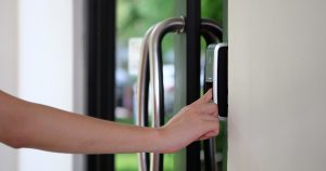 Leia mais sobre o artigo Dicas para implementar um controle de acesso para condomínios? Saiba aqui!